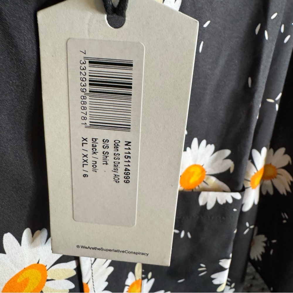 WESC Oden S/S Daisy shirt size XL/XXL NWT - Picture 4 of 4